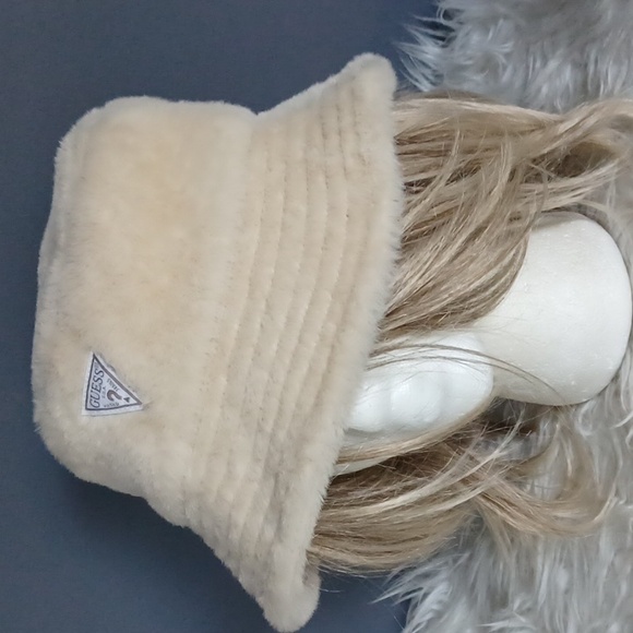 Guess bucket hat - Picture 1 of 11